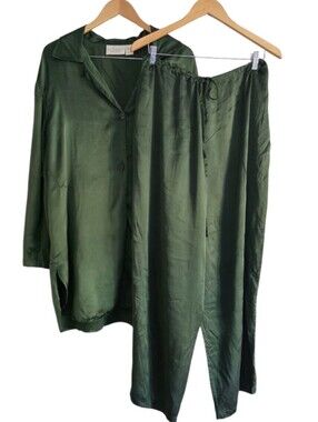 Vintage Victoria's Secret Dark Green 100 % Silk Pajama Set